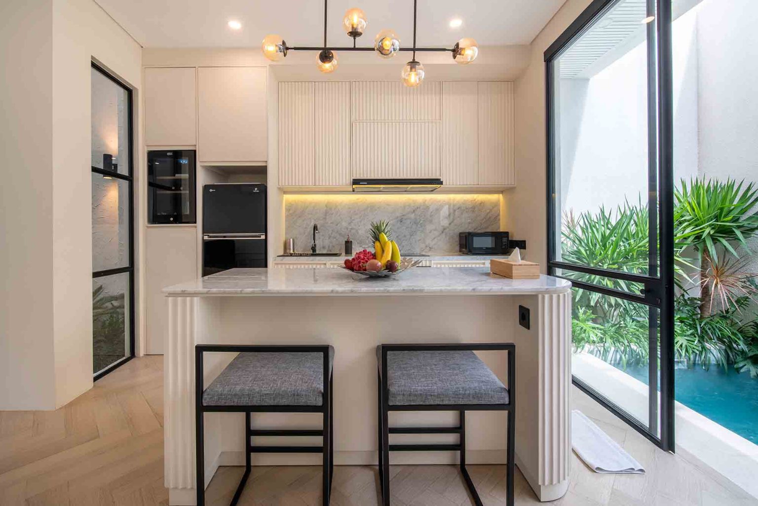 Living and dining, view 4