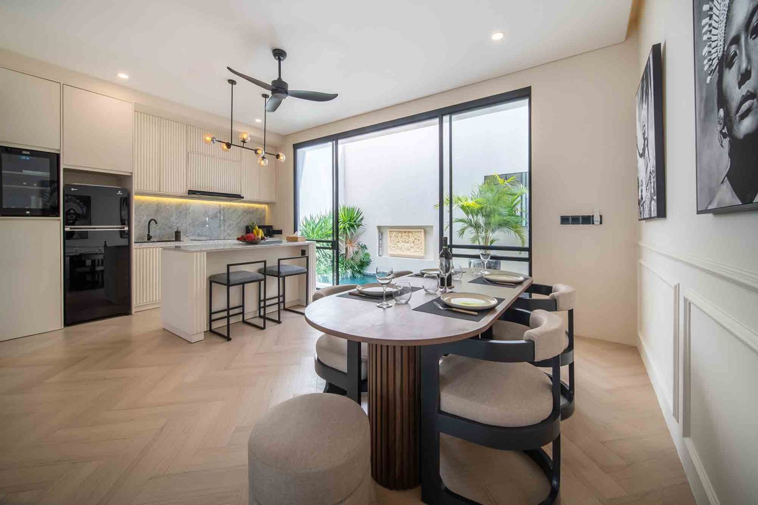 Living and dining, view 5