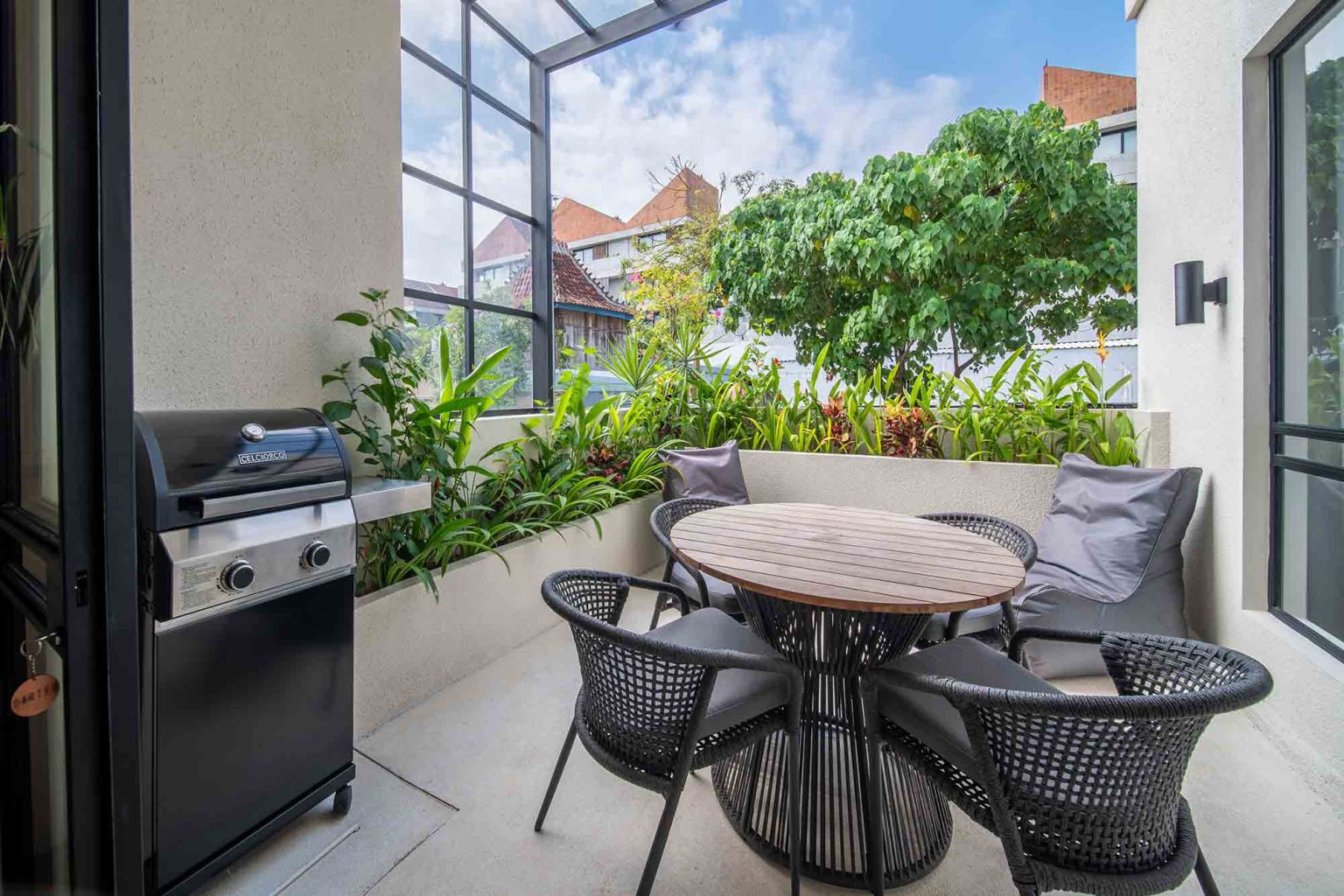 Lounge and terrace, view 1
